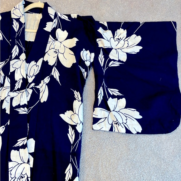 Authentic Japanese cotton kimono. Bought in Japan.Worn twice. Excellent like new - Picture 4 of 8